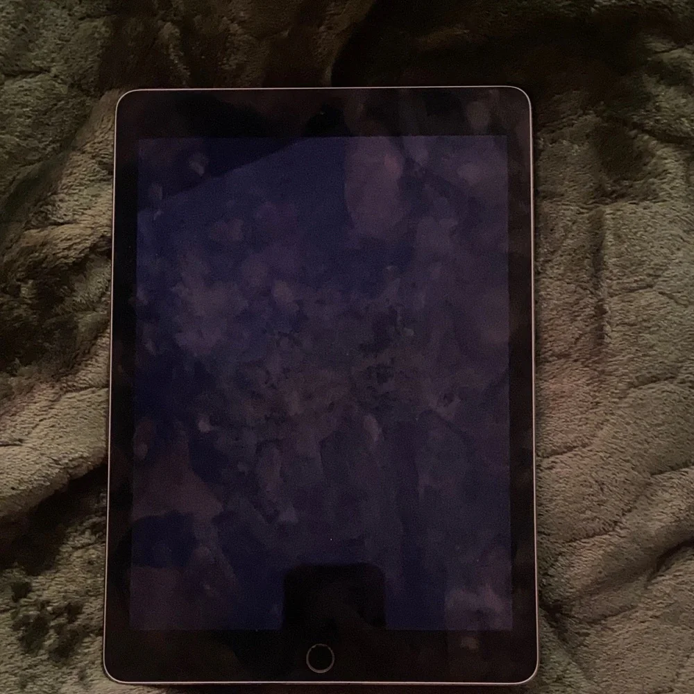 Apple iPad - Sleek Silver Finish, Good Condition